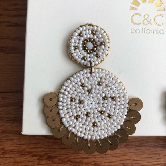 C&C CALIFORNIA Glass Beads White & Tan Dangling Earrings NWT - Picture 3 of 4